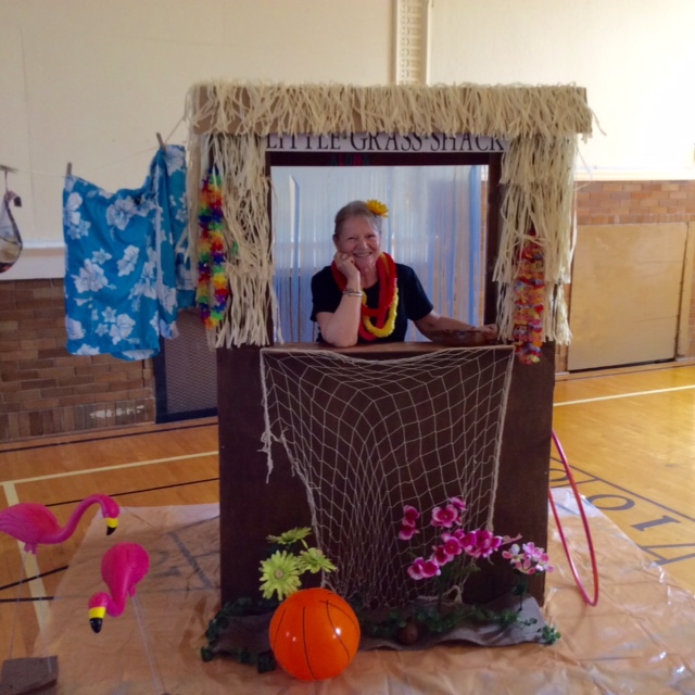 2015 photo luau smiling lady